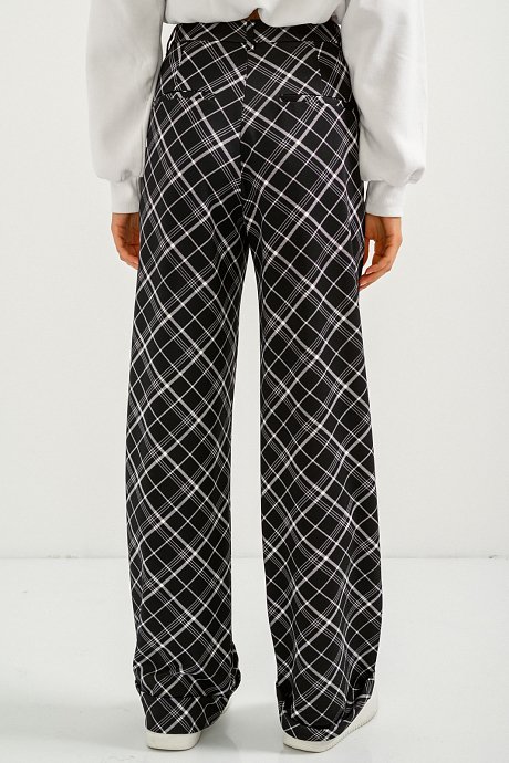 Wide leg checkered trousers