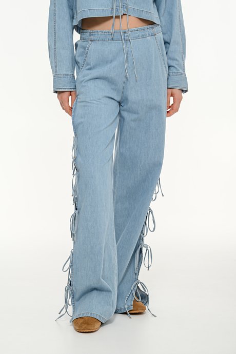 Wide leg ντένιμ με κορδόνια στο πλάι