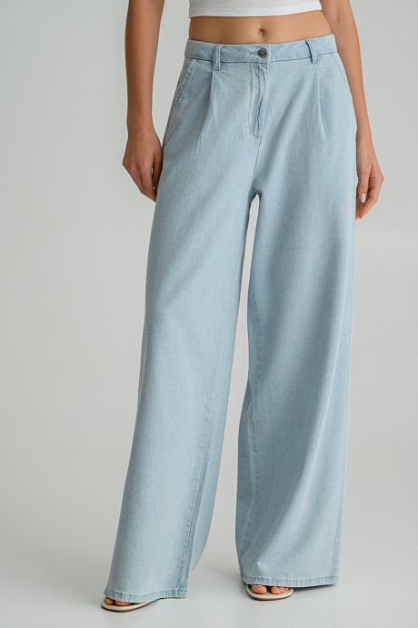 Wide leg denim with pleated details