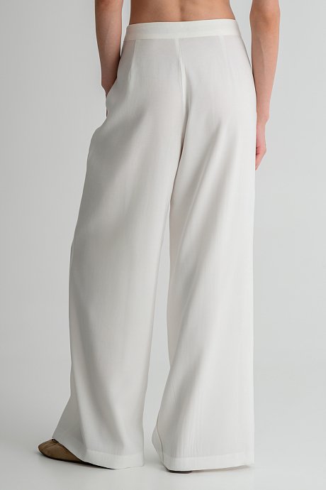 Wide leg trousers with pleated details