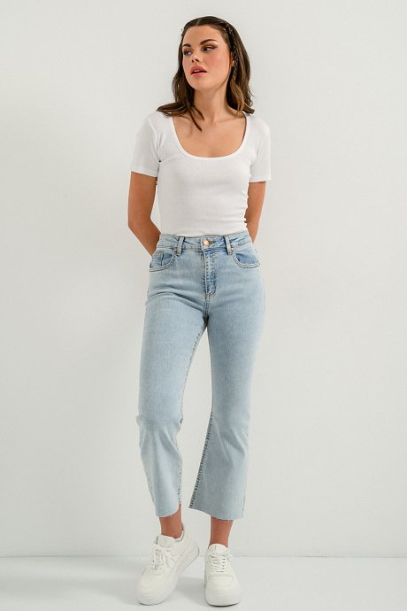 Cropped flare denim with loose threads