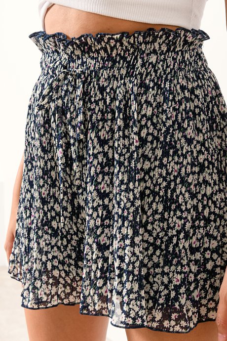 Floral pleated shorts