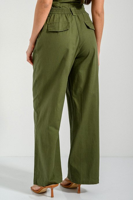 Straight leg linen trousers with pleated details