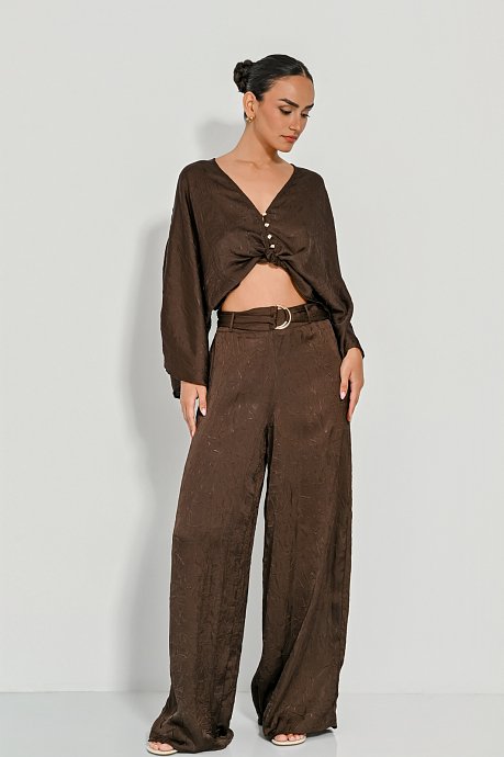 Παντελόνι wide leg με σατινέ υφή και ασορτί ζώνη
