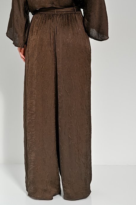 Παντελόνι wide leg με σατινέ υφή και ασορτί ζώνη