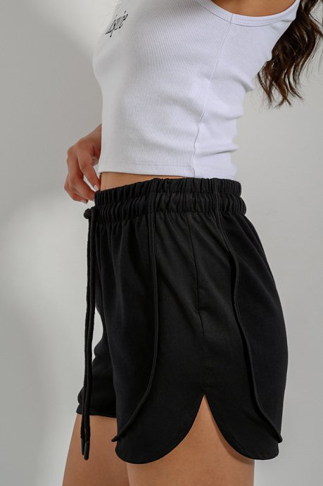 Sweater shorts with cord