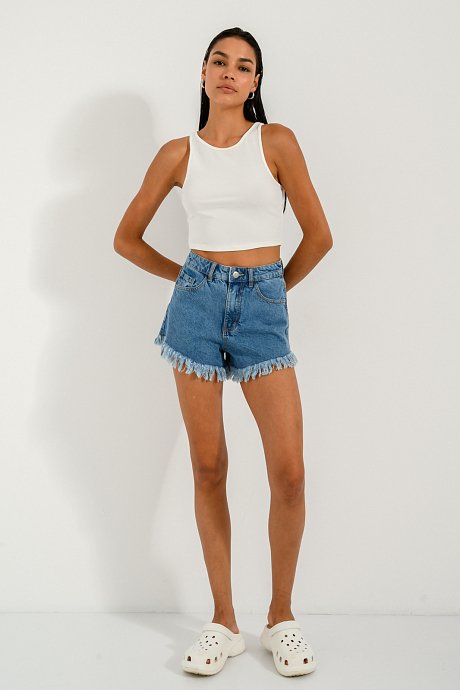 Denim shorts with loose threads