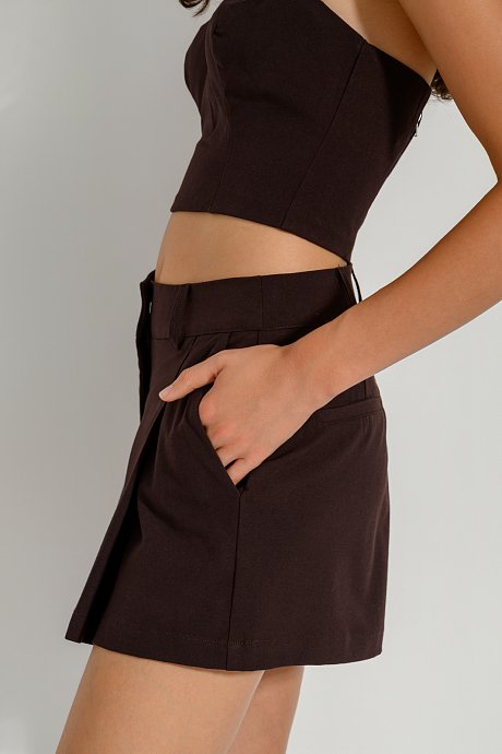 Shorts with pleated details