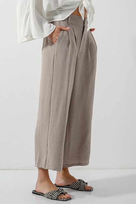 Culottes with pleated details