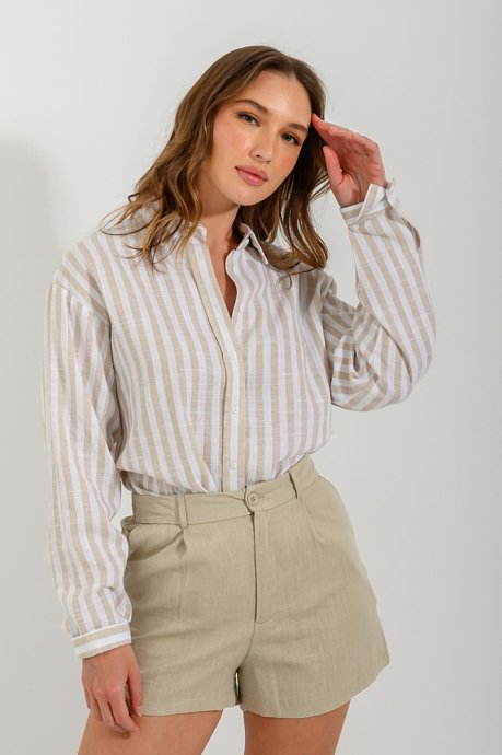 Linen shorts with pleated details