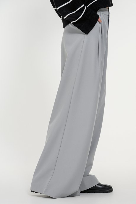 Wide leg trousers with pleated details
