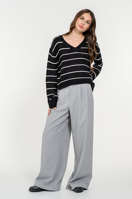 Wide leg trousers with pleated details