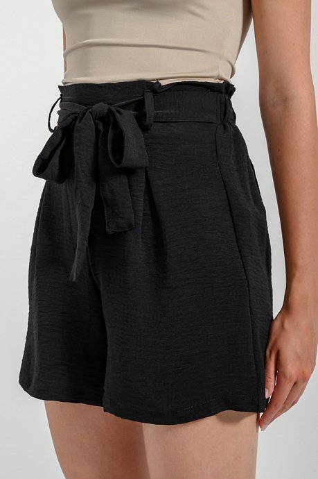 Shorts with matching belt and pleated details