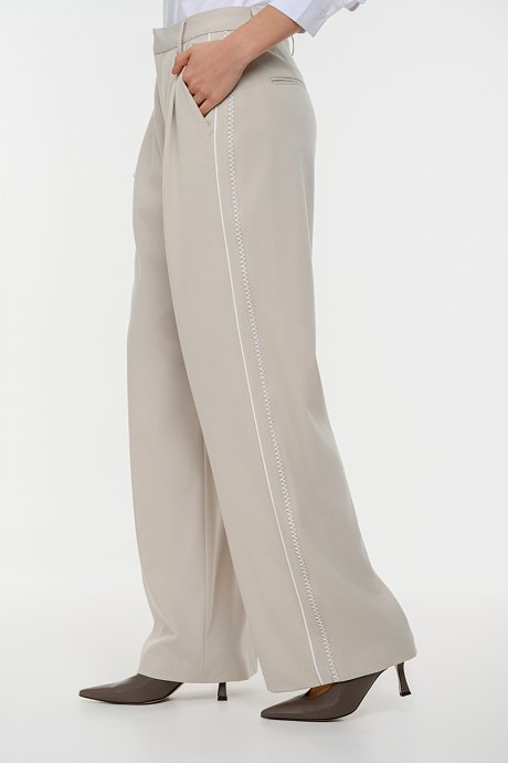 Wide leg παντελόνι με πιέτες και ραφές