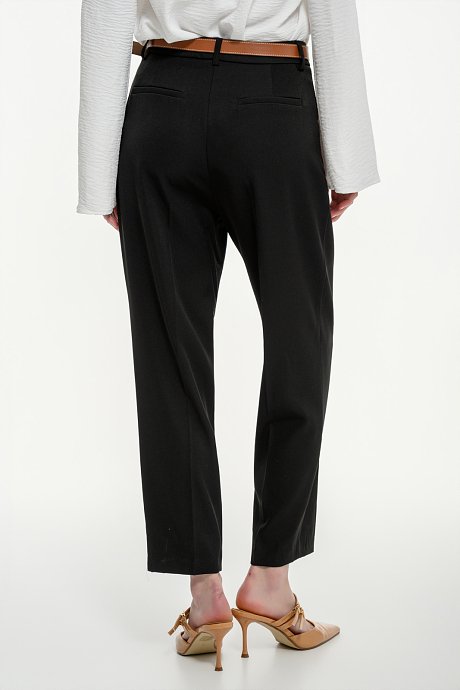 Carrot trousers with pleated details and belt