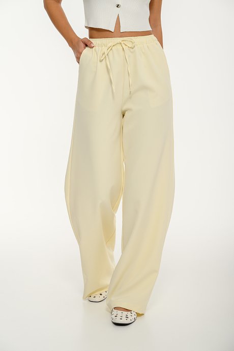 Barrel trousers with elastic waistband