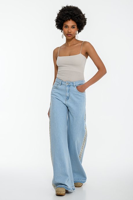 Wide leg ντένιμ με κροσέ σχέδιο στο πλάι