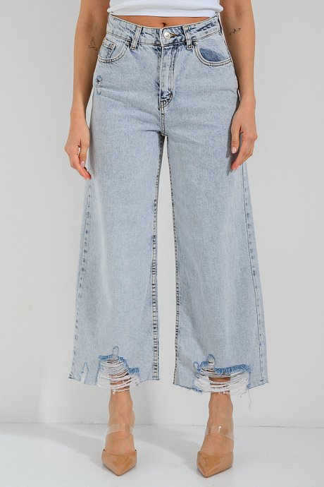 Denim cullotes with loose threads
