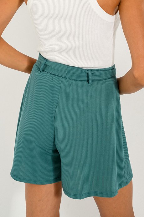 Ribbed shorts with matching belt