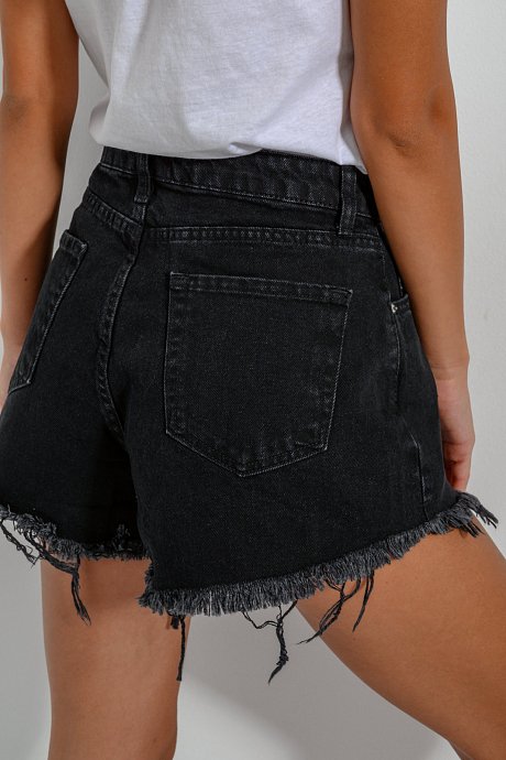 Mom fit denim shorts with loose threads