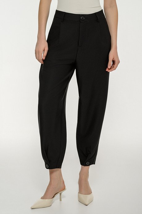 Carrot trousers with pleated details