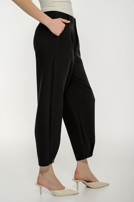 Carrot trousers with pleated details