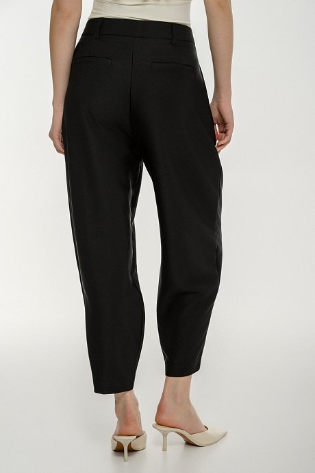 Carrot trousers with pleated details