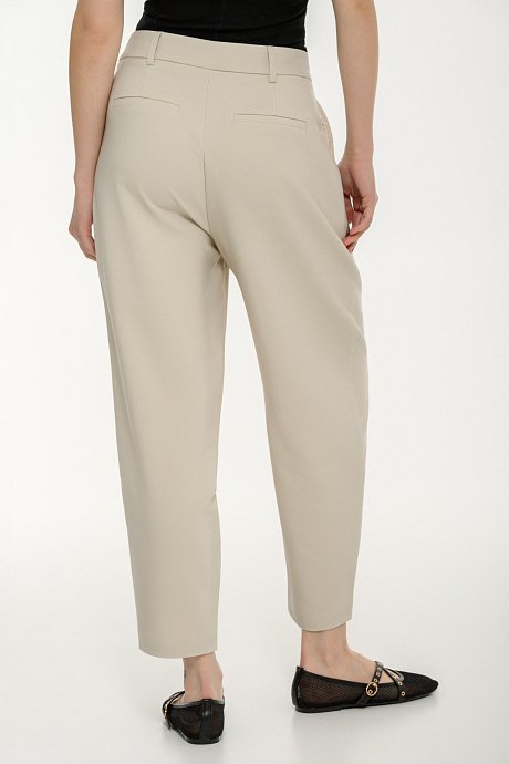 Carrot trousers with pleated details