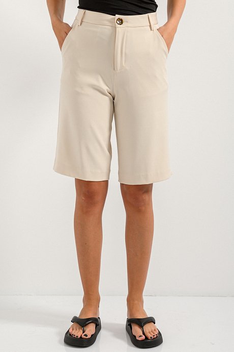Bermuda shorts with pockets