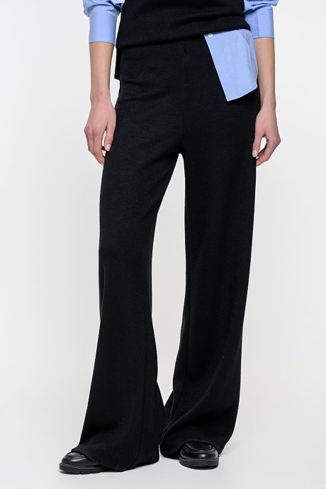 Wide leg trousers with elastic waistband and soft sense