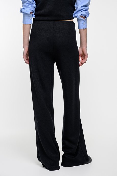 Wide leg trousers with elastic waistband and soft sense