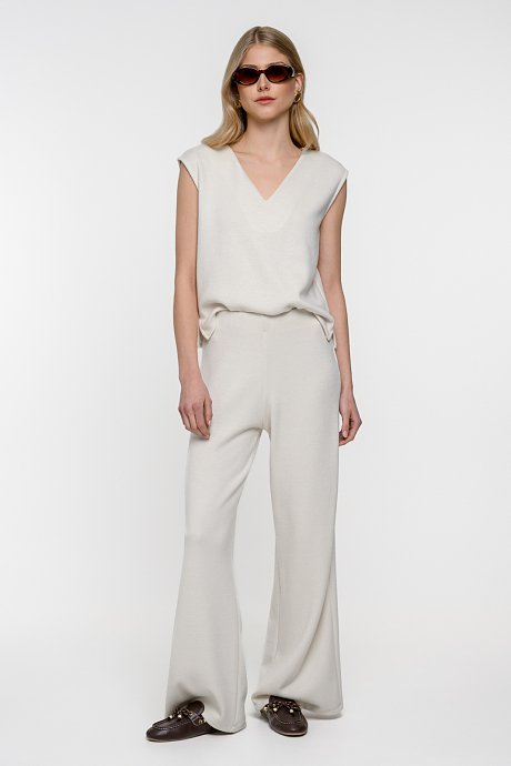 Wide leg trousers with elastic waistband and soft sense