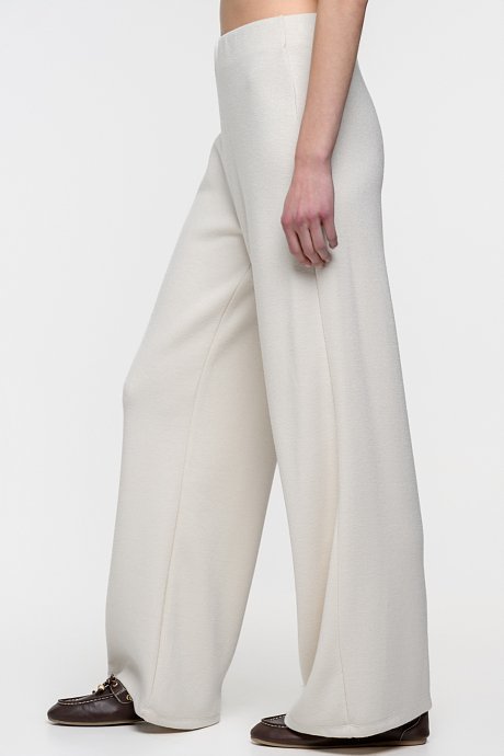 Wide leg trousers with elastic waistband and soft sense