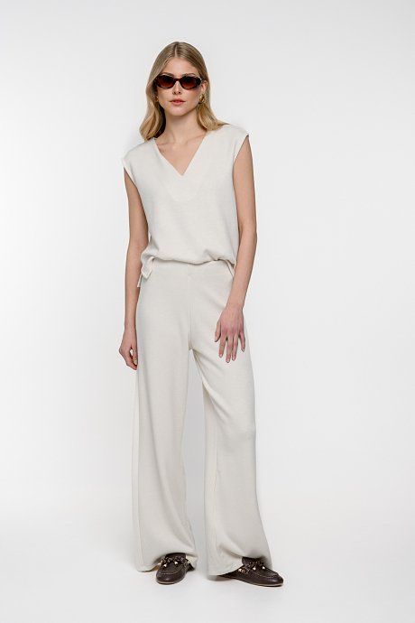 Wide leg trousers with elastic waistband and soft sense