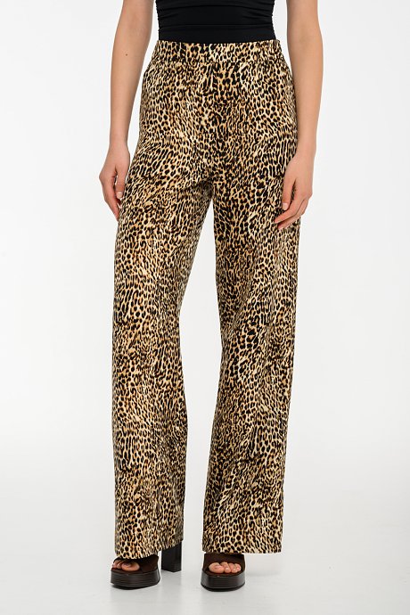 Wide leg trousers with leopard print