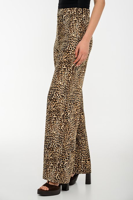 Wide leg trousers with leopard print