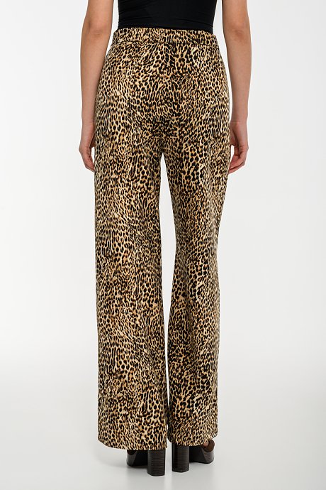 Wide leg trousers with leopard print