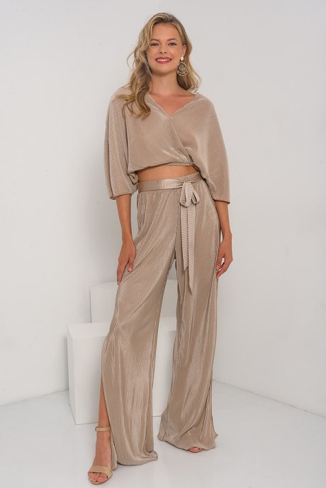 Wide leg pleated trousers