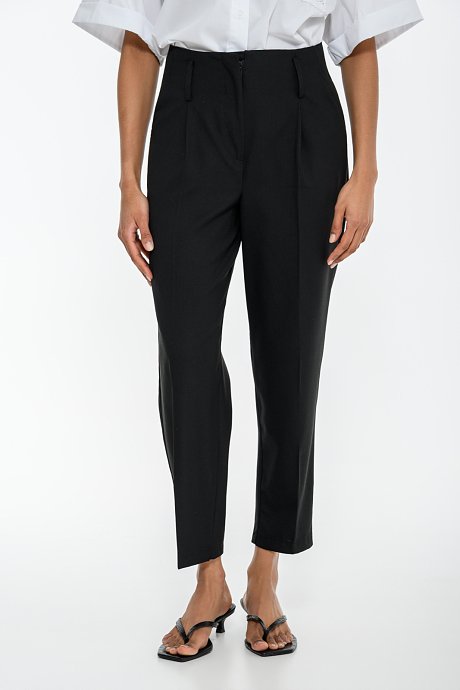 Barrel trousers with pleated details