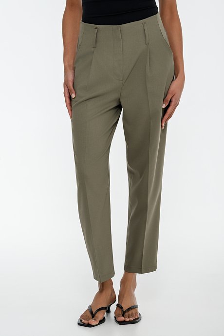 Barrel trousers with pleated details