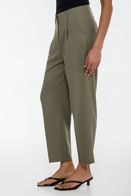 Barrel trousers with pleated details