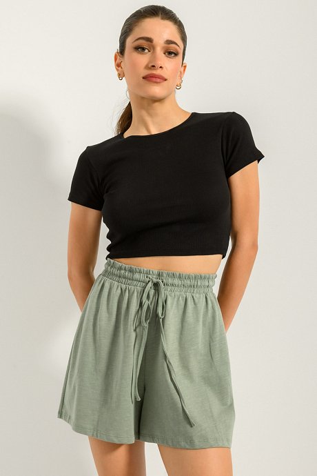 Shorts with elastic waistband