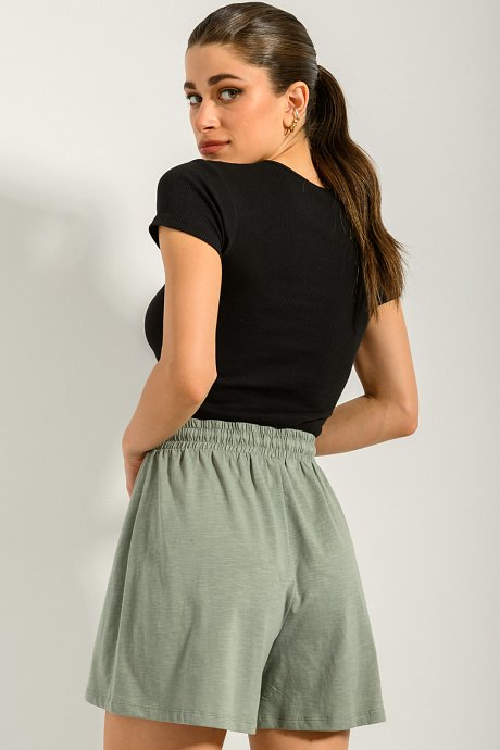 Shorts with elastic waistband
