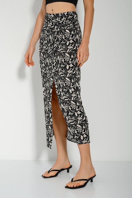 Midi skirt with print and front slit