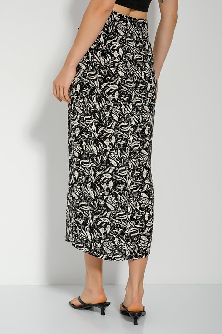 Midi skirt with print and front slit