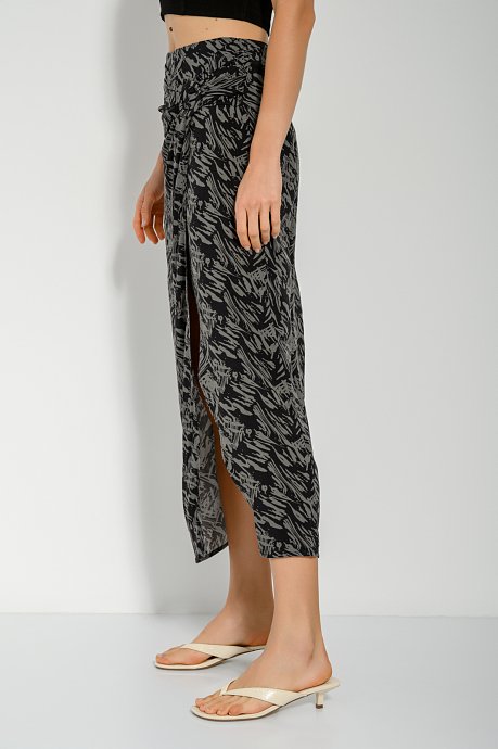 Midi skirt with print and front slit