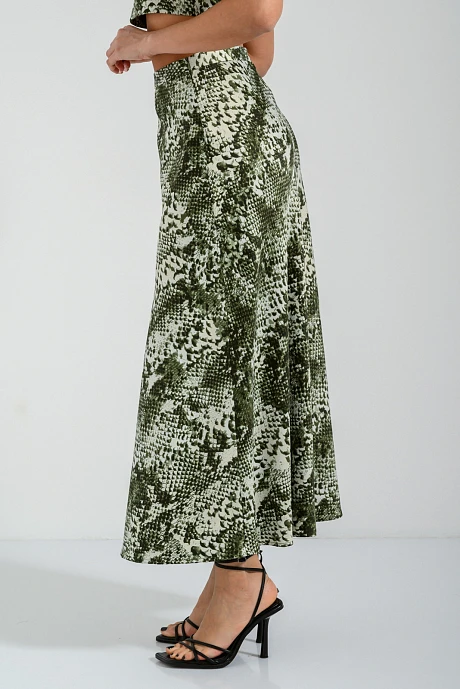 Maxi φούστα με σατινέ υφή και snake print