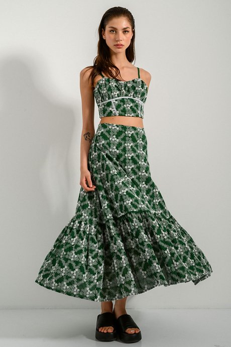 Maxi skirt with embroidered flowers