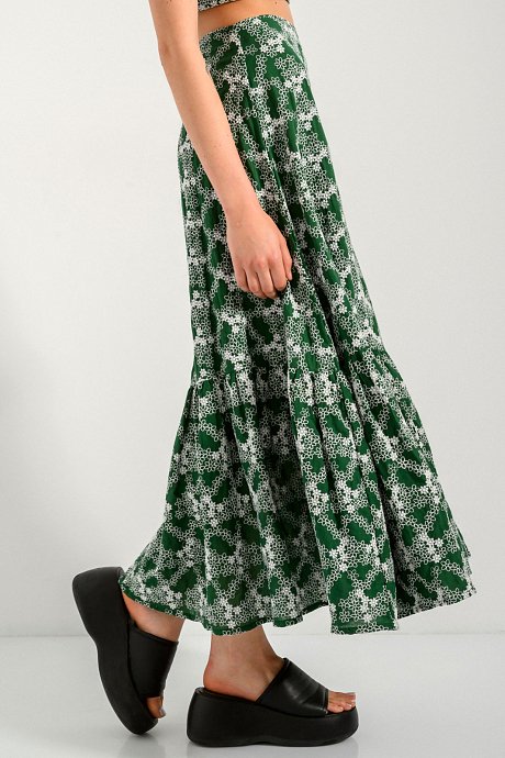 Maxi skirt with embroidered flowers