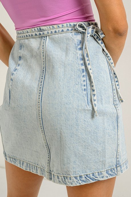 Mini denim skirt with tying